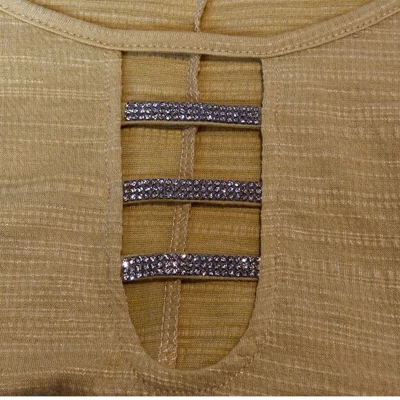 Retrology Women Plus Size 2X Jeweled Boat U Neck Detail Short Flouncy Sleeve Top - Picture 6 of 9